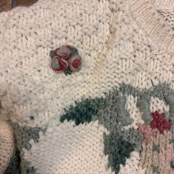 Classic elements cream sweater with unique design - Picture 3 of 5